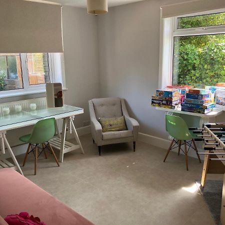 Beautiful 4 Double Bedroom House In Poole With Hot Tub, Near Sandbanks Exterior photo